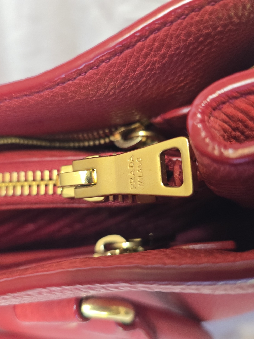 Auth PRADA Vitello Daino Rosso Red Leather 2-Way Tote Bag w/ Strap & Card - Picture 11 of 15